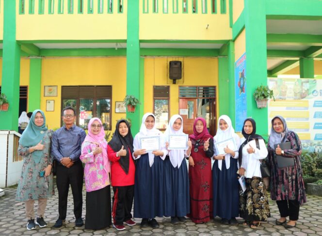 
 UPT SMPN 7 Medan Bagikan Rapor Kenaikan Kelas Tahun Pelajaran 2021/2022