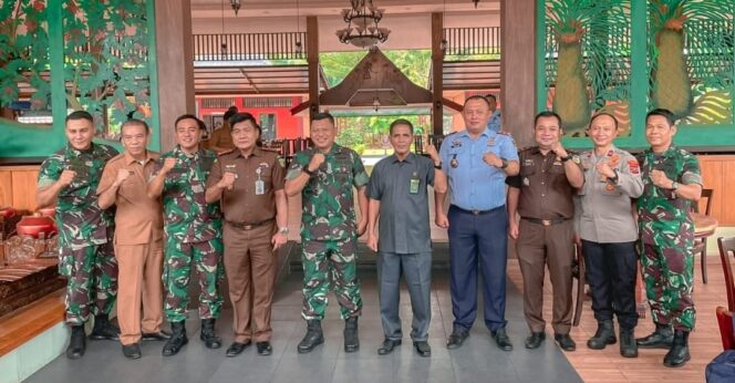 
 Kalapas Binjai Kanwil Kumham Sumut Sambut Kedatangan Danrem 022/ Pantai Timur Di Kota Binjai