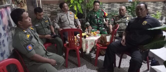 
 Dukung Aspirasi Warga Babinsa Kel. Tengah Hadiri Musrenbang Tingkat RW