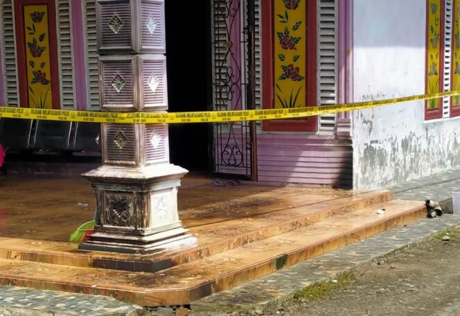 
 Rumah Kepala Desa Tanjung Gunung di Bom Molotov OTK