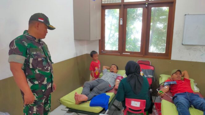 
 Babinsa Koramil 04 Cengkareng Pantau Giat Donor Darah