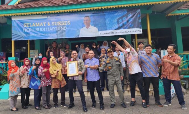 
 Tiga Kelurahan di Wilayah Kota Administrasi Jakbar Menerima Apresiasi Dari Pj Gubernur DKI