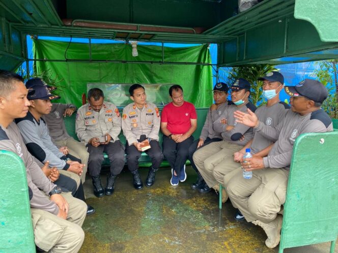 
 Polsek Kawasan Muara Baru Polres Pelabuhan Tanjung Memberikan Imbauan dan Edukasi Kepada Security
