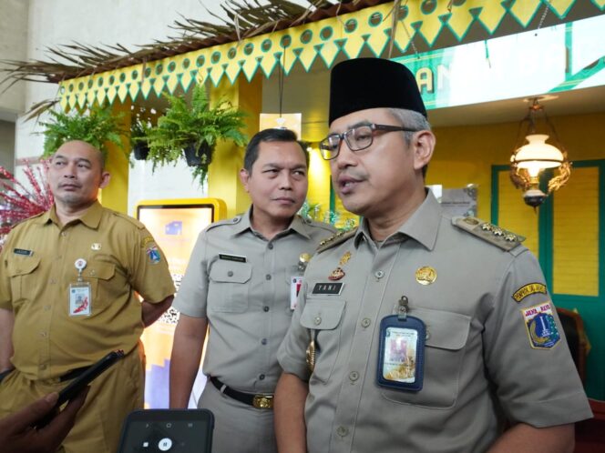 
 Tingkatkan minat baca ASN, Wali Kota Jakbar Resmikan Fasilitas Beranda Baca di kantor walikota