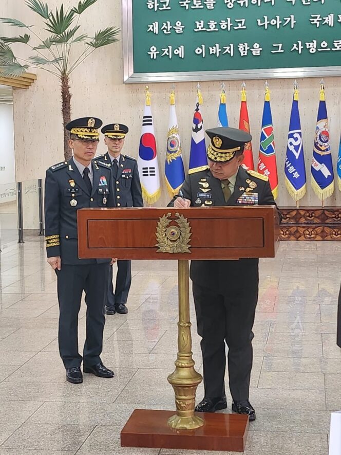 
 Tingkatkan Hubungan Kerja Sama, Delegasi TNI AD Kunjungi Markas Besar Angkatan Darat Korea Selatan
