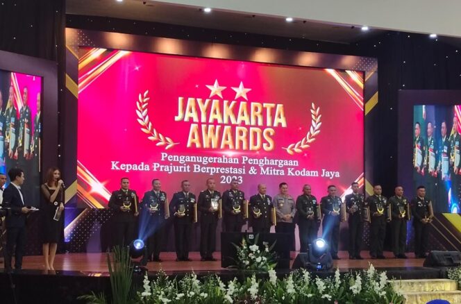 
 Dua Babinsa Koramil 04/Ckrng Terima Penganugerahan Jayakarta Award 2023