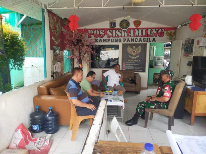 
 Obrolan Santai Babinsa04/CK Dengan Tokoh Masyarakat RW017 Cengkareng Barat
