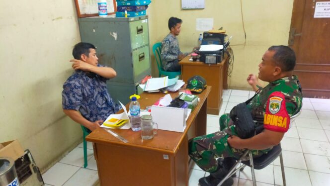
 Babinsa 04/CK Sambangi Kepala PD Pasar Jaya Rawabuaya