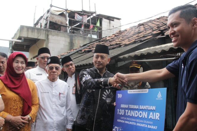 
 Pemkot Jakbar Menerima Bantuan 130 Tandon Air dari Badan Usaha Milik Daerah Perumda PAM Jaya