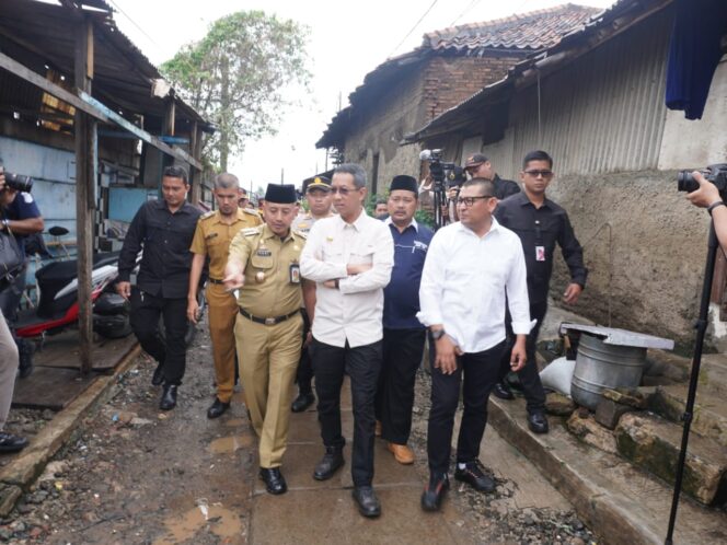 
 Walikota Jakbar Dampingi Pj Gubernur Meninjau Persimpangan Stasiun Kalideres
