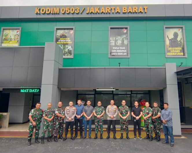 
 Pererat Sinergitas dan Tingkatkan Hubungan TNI – Polri, Kapolres Metro Jakarta Barat Kunjungi Kodim 0503/JB