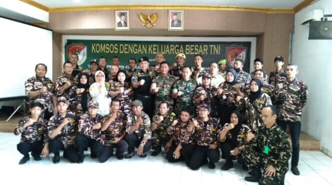 
 Kodim 0505/JT Gelar Komsos Dengan Keluarga Besar TNI Satukan Persepsi Guna Keutuhan NKRI