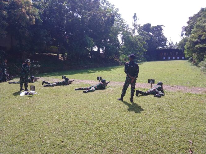 
 Pelihara Kemampuan Tembak Tepat Kodim 0505/JT Giat Latbakjatri TW-I