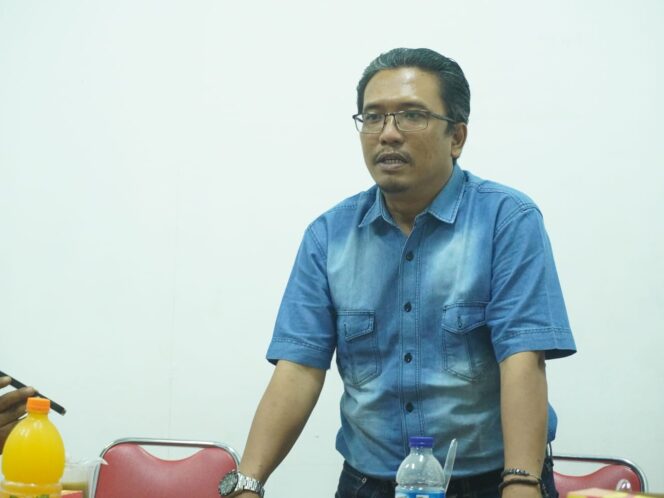 
 Ketua PWI Jakbar Kornel S.H. Desak PJ Gubernur Copot Lurah Tegal Alur