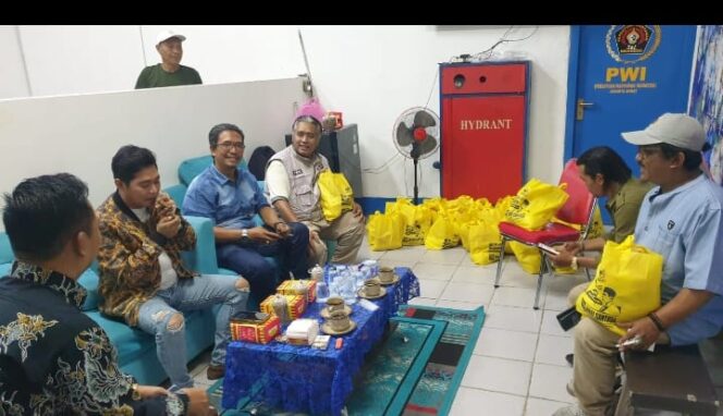 
 Ketua AMPG Jakbar Hadiri Bukber Bersama PWI Koordinatoriat Jakbar