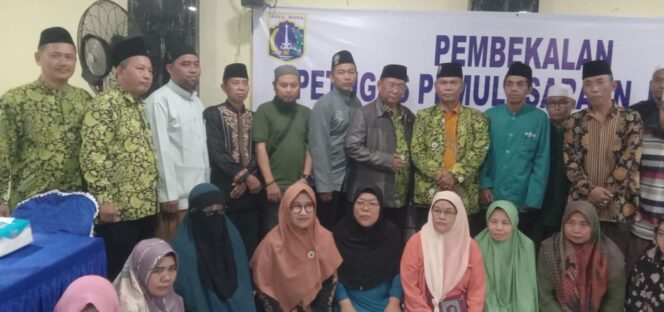 
 Ketua DMI Provinsi DKI Jakarta KH. Ma’mun Al Ayyubi Beri Pembekalan Bagi Petugas Memandikan Jenazah di Cengkareng