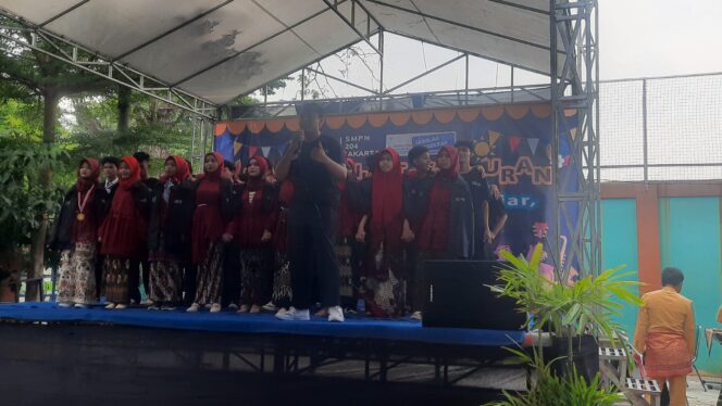 
 SMPN 204 Jakarta Gelar Pentas Seni Sekaligus Tasyakuran Lulusan kelas IX Tahun 2023