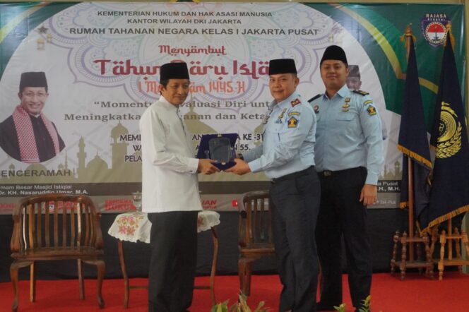 
 Menyambut Tahun Baru Islam 1445 H, Imam Besar Masjid Istiqlal Kunjungi Rutan Kelas I Jakarta Pusat
