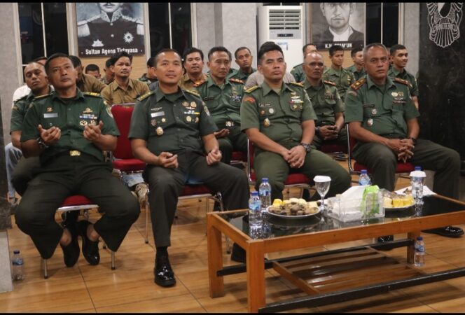 
 Korem052/Wijayakrama, Menggelar Nonton Bareng Peluncuran dan Bedah Buku “Menjaga Jokowi Menjaga Nusantara