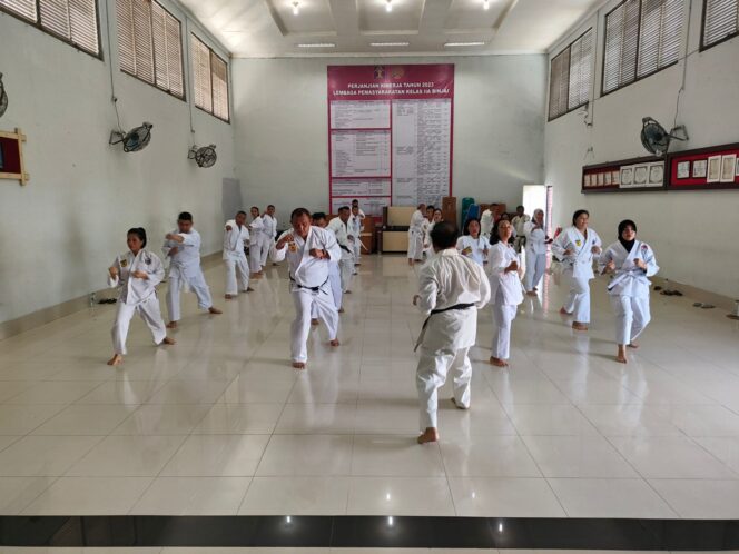 
 Dibekali Ilmu Bela Diri Tako, Petugas Lapas Binjai Kanwil Kumham Sumut Antusias Latihan Rutin