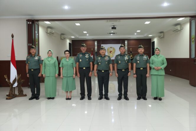 
 Terima Laporan Korps Kenaikan Pangkat 14 Pati TNI AD, Ini Pesan Kasad