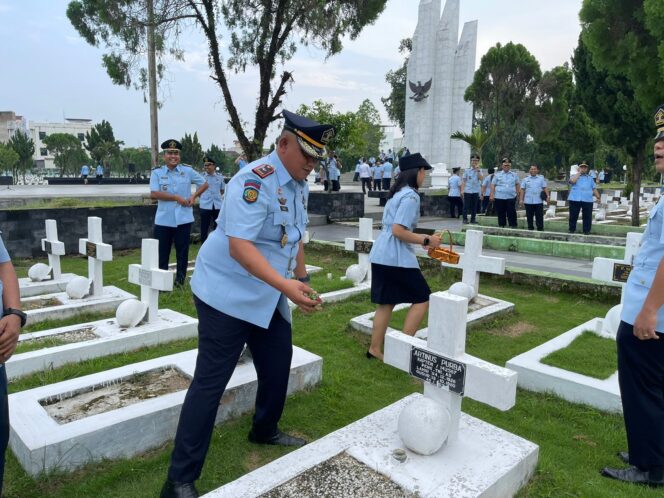 
 Semarak HDKD Ke-78 Lapas Binjai Ikuti Tabur Bunga