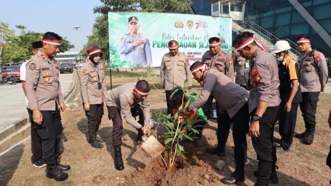 
 Polresta Bandara Soekarno – Hatta Gencarkan Penanaman Pohon