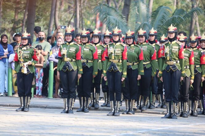 
 Danrem 052/Wijayakrama Hadiri Acara Pesta Rakyat Di Taman Hutan Kota Penjaringan