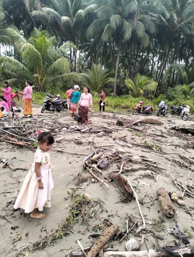 
 Waduh Banjir Banda Melanda Pulau Hibala Kabupaten Nias