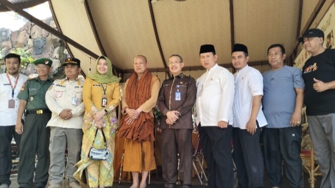 
 Lurah Kapuk Laksanakan Anjangsana Ke Vihara Hemadhiro Mettavati