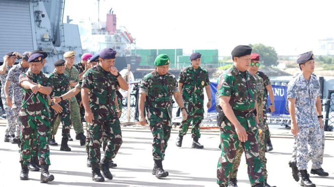 
 Latihan ASEX-01 Digelar, Wakasad Dampingi Panglima TNI