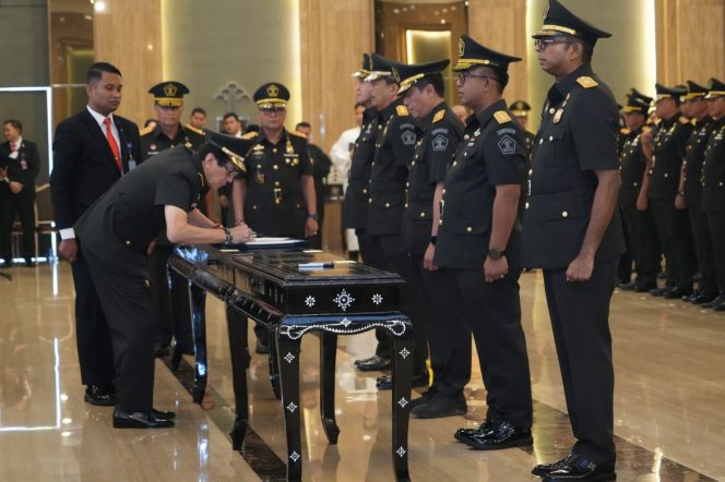 
 Yasonna Promosi dan Mutasi 120 Pimti Pratama di Kemenkumham