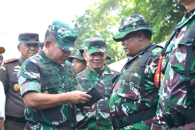 
 Viral..,Kasad Buka Dompet Babinsa Kodim 0201/Medan, Ujungnya
