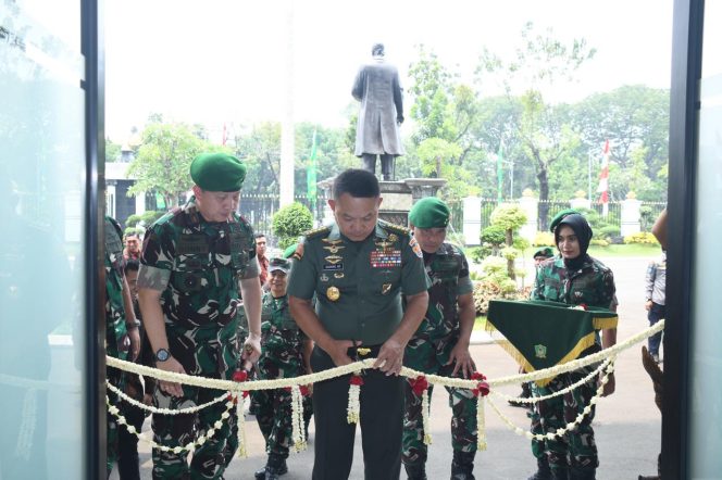 
 Kasad Resmikan Penggunaan Mess Berland Serta Gedung Sandi dan Siber Forensik TNI AD