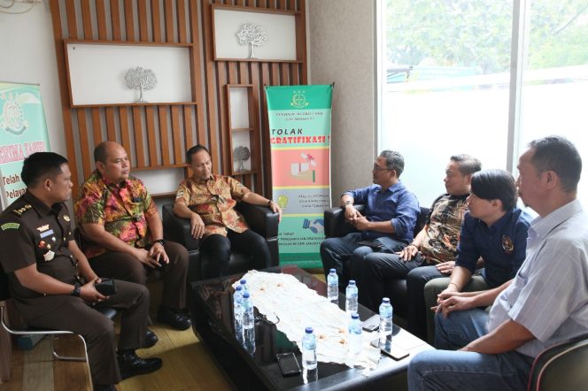 
 Kajari Terima Pengurus PWI Jakbar, Bicara Peran Pers dalam Proses Hukum
