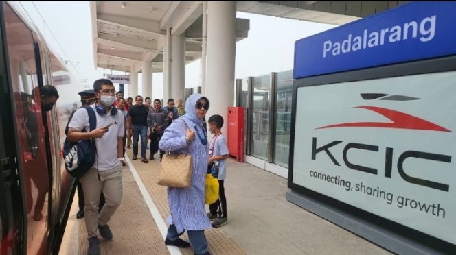 
 Waspada Penipuan, KCIC Imbau Masyarakat Untuk Beli Tiket Kereta Cepat Whoosh Hanya Melalui Saluran Resmi