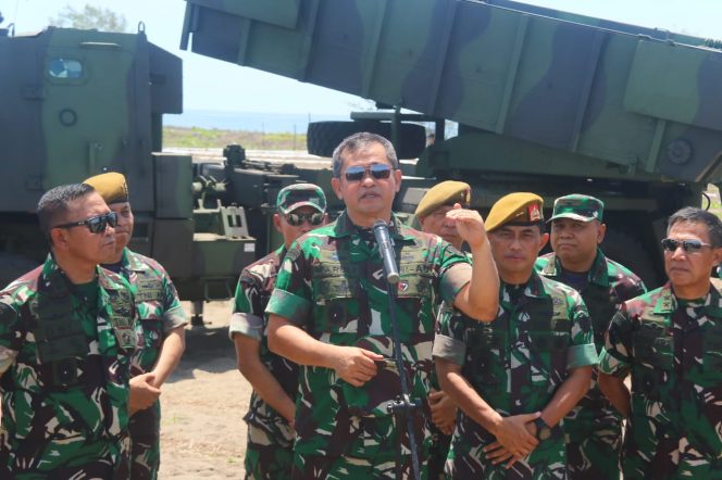 
 Pastikan Senjata Siap Digunakan Setiap Saat, Kasad Tinjau Artillery Strike Fire Power Demo