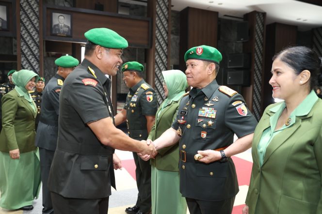 
 Kasad Pimpin Sertijab, Mantan Danpaspampres Jabat Pangdam V/Brawijaya