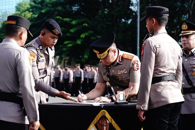 
 Kapolda Metro Pimpin Sertijab Kabid Humas, Kabidkum, dan Kapolres