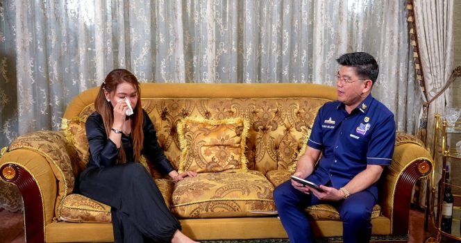 
 Inul Daratista Menangis Saat Curhat Kenaikan Pajak Hiburan Kepada Eddy Wijaya