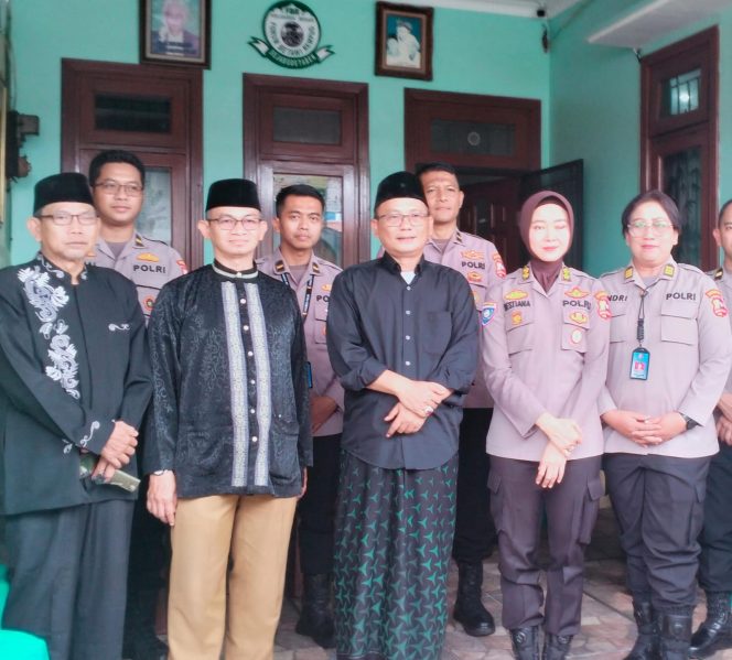 
 Imam Besar FBR KH.Lutfi Hakim Terima Silaturahmi AKBP Bestiana Ajak Bersama Jaga Pemilu 2024 Damai