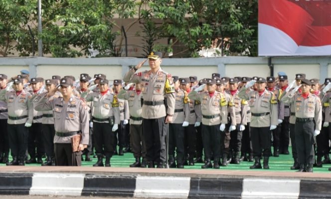 
 Polres Metro Jakarta Barat Peringati Hari Kesadaran Nasional 2024 Dengan Upacara Bendera