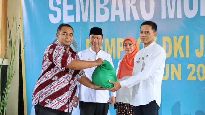 
 PT. KCN Bekerjasama Dengan Food Station Mengadakan Sembako Murah di Cilincing, Jakut