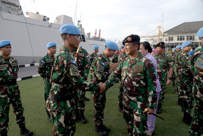 
 Sukses Misi Perdamaian Dunia, KRI Frans Kaisepo-368 Tiba Di Dermaga Kolinlamil
