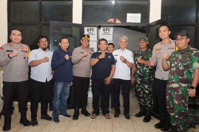 
 Kapolres Metro Jakarta Utara Adakan Pengecekan Gudang Logistik Pemilu di PPK Penjaringan