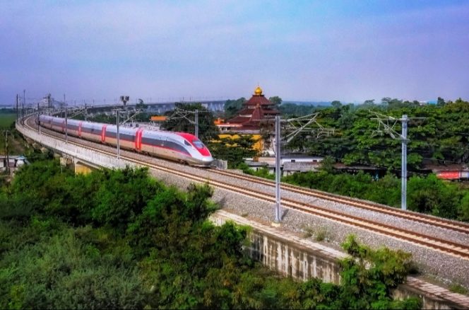 
 Penumpang Melonjak di Momen Libur Panjang, KCIC Tambah 8 Perjalanan Whoosh, Segera Pesan