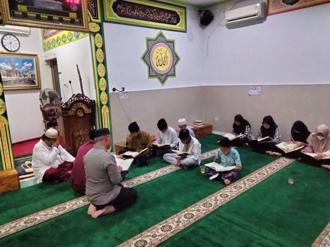 
 Polsek Koja Gelar Sholat Tarawih Keliling