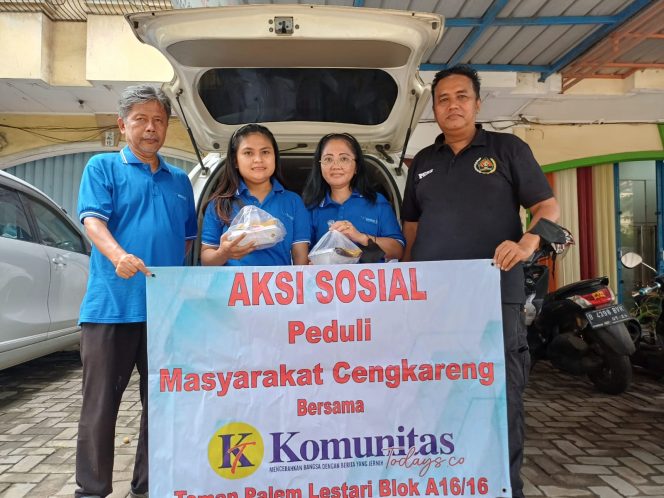 
 Media Online dan Majalah eksekutif Komunitastodays.co Kedua Kalinya Berbagi 150 Nasi Kotak pada Masyarakat di Depan Green Sedayu Mall