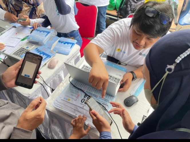 
 Cukup Transaksi Pakai PLN Mobile, Ribuan Pelanggan Dapat Sembako Murah