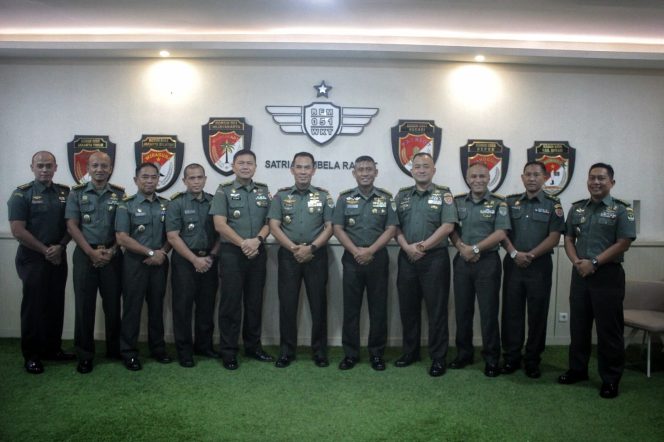 
 Korem 051/Wijayakarta Terima Tim Verifikasi Lapangan Pembangunan Zona Integritas (ZI) TNI AD TA. 2024